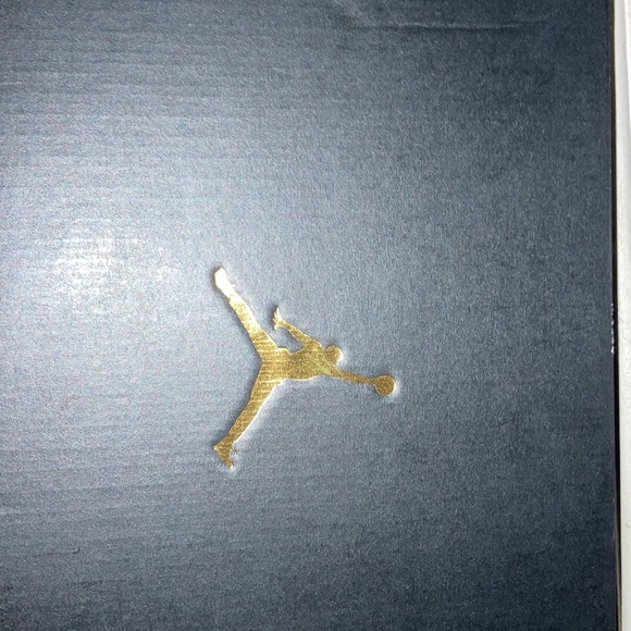 size 7y 
JORDAN MAX AURA 3 (GS) I will negotiate!! - Picture 5 of 10